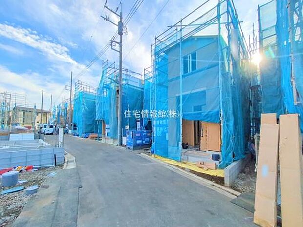 前面道路を含めた現地写真です。