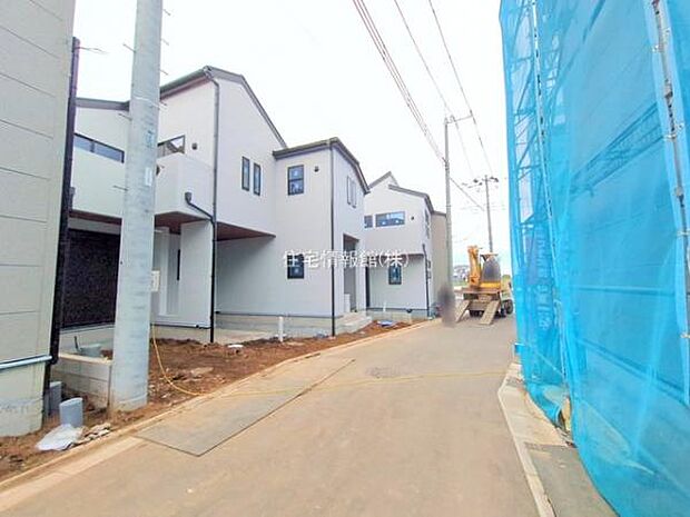 前面道路を含めた現地写真です。