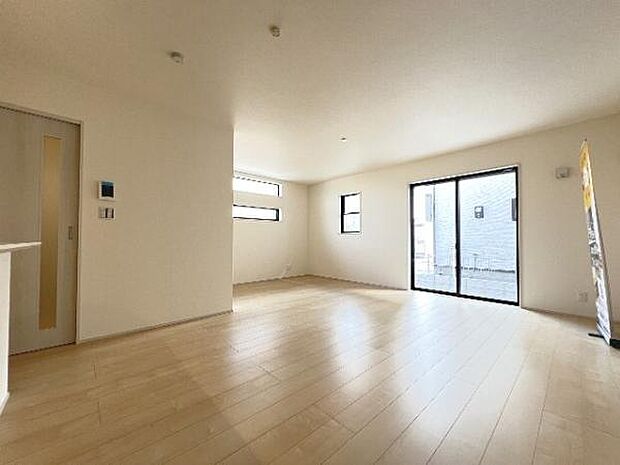 暖かな日差しが差し込むリビングダイニングです。