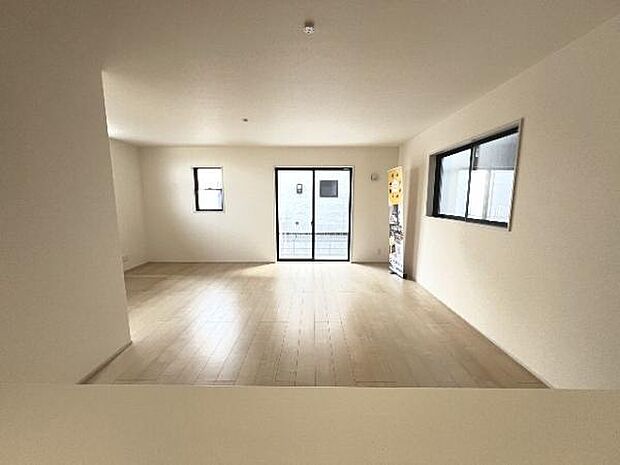 キッチンからリビングが見渡せ、お料理中もご家族の様子を見守れます