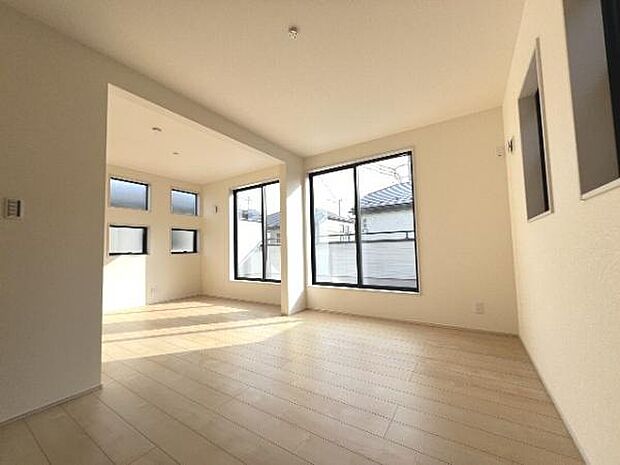 2面採光の明るい洋室です。