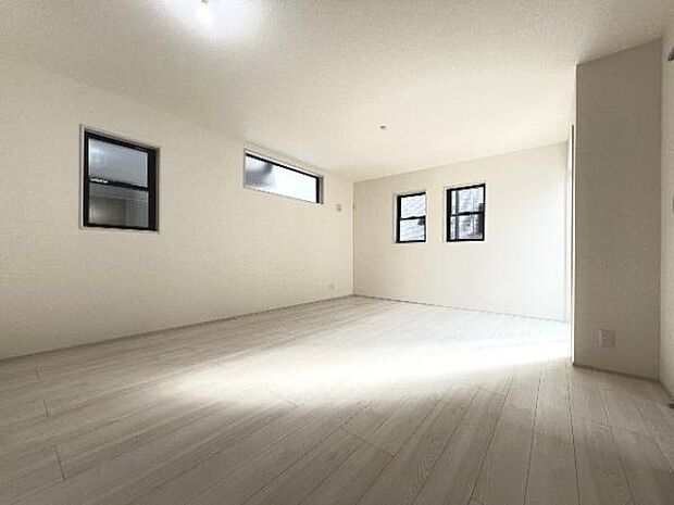 暖かな日差しが差し込むリビングダイニングです。