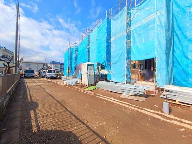 前面道路を含めた現地写真です。