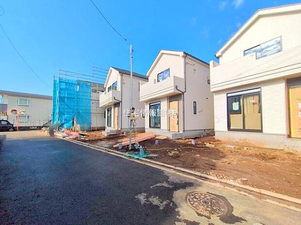 前面道路を含めた現地写真です。