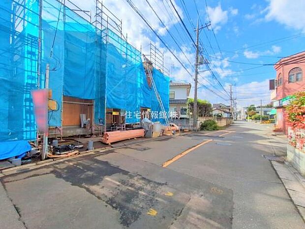 前面道路を含めた現地写真です。