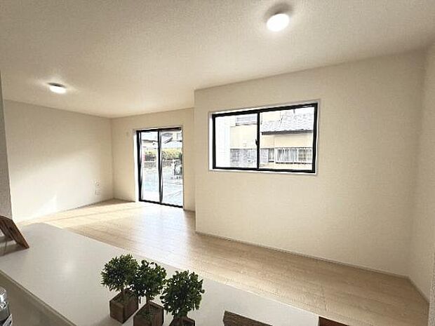 キッチンからリビングが見渡せ、お料理中もご家族の様子を見守れます