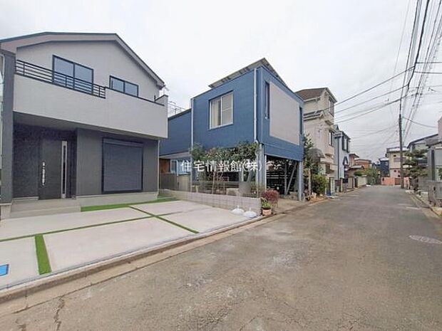 前面道路を含めた現地写真です。