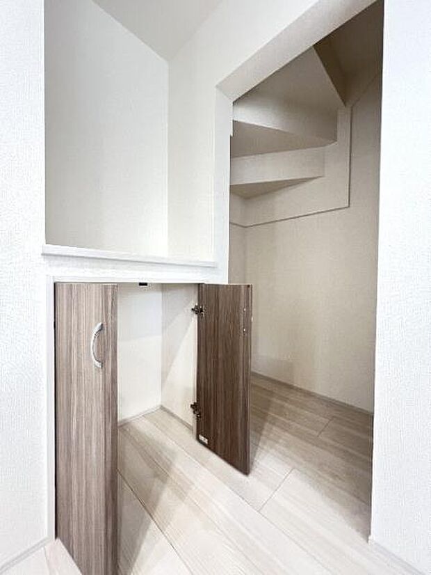 キッチン横の収納です。