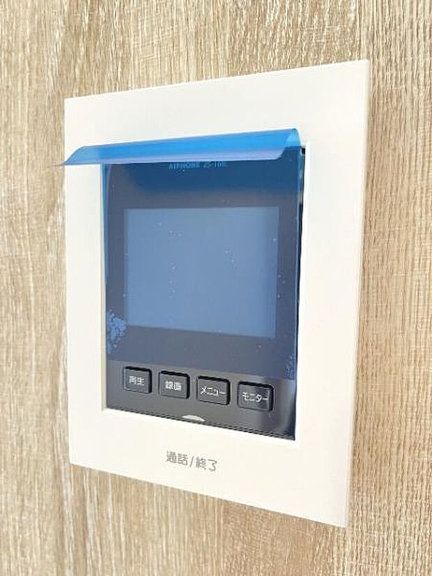 訪問者が一目で分かるTVモニタ付きインターフォンを装備した心強さも魅力なお住まいです。