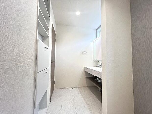 快適で清潔感がある脱衣スペースです。