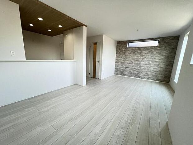 リビングダイニングになります。ご家族そろっての素敵な空間になりそうですね。