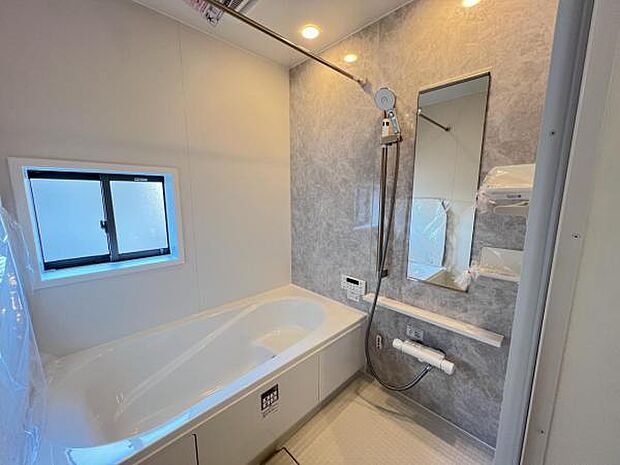 お風呂でほっとひといき。1日の疲れを癒しましょう。