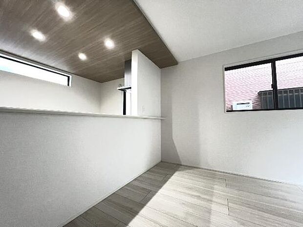 ご家族でゆったり食事が楽しめるダイニングスペースです。