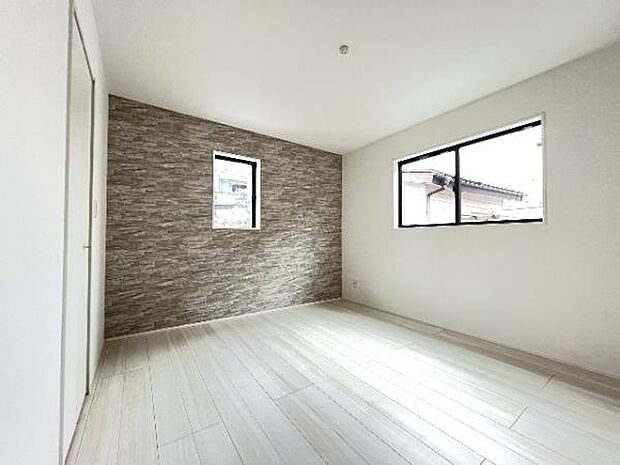 明るい広々とした主寝室でご家族ゆっくりお休みになれますね。