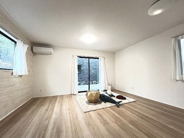 暖かな日差しが差し込むリビングダイニングです。