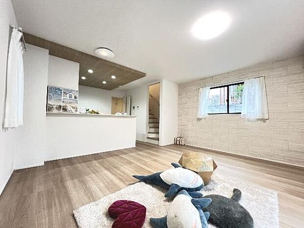 明るい日差しが入る風通しの良いリビングです。