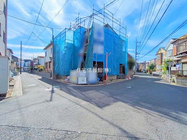 前面道路を含めた現地写真です。