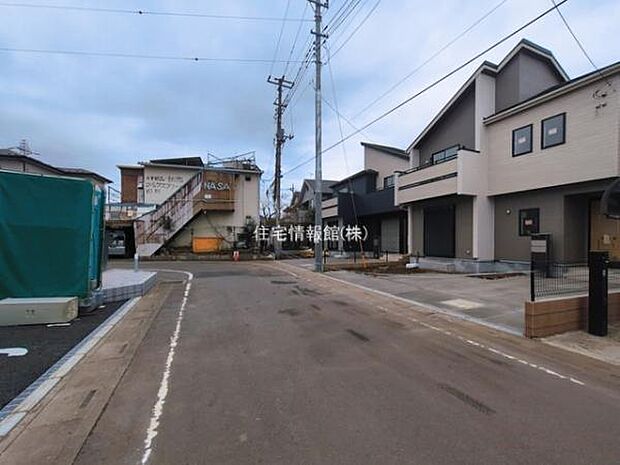 前面道路を含めた現地写真です。