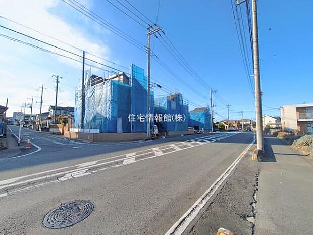 前面道路を含めた現地写真です。