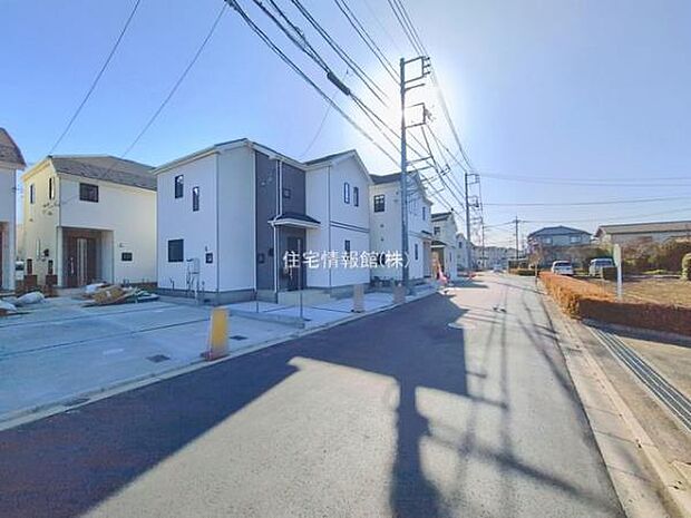 前面道路を含めた現地写真です。