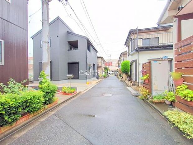 前面道路を含めた現地写真です。