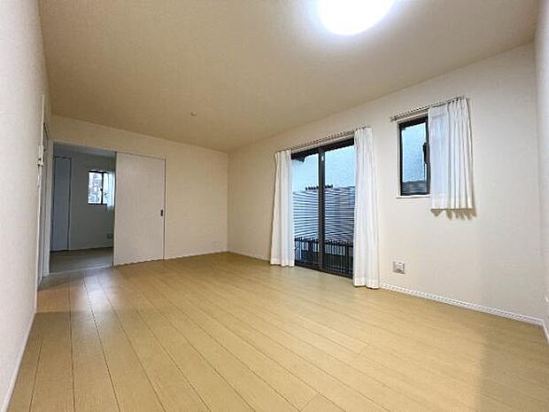 リビングダイニングになります。ご家族そろっての素敵な空間になりそうですね。