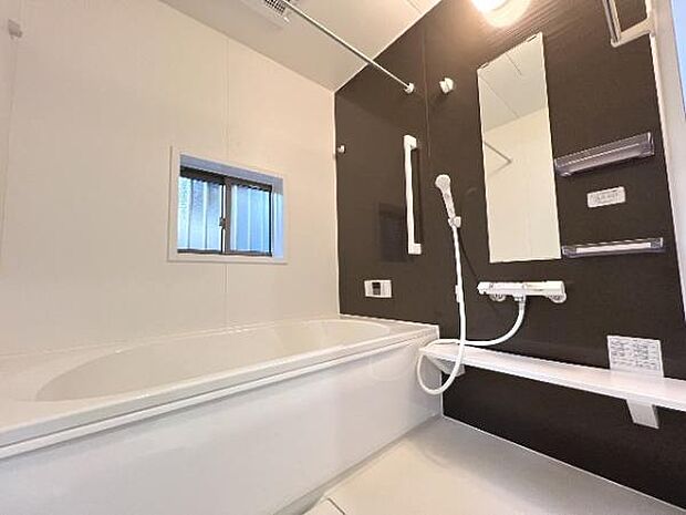 スタイリッシュな浴室で1日の疲れをゆったり癒されるのもいいですね。