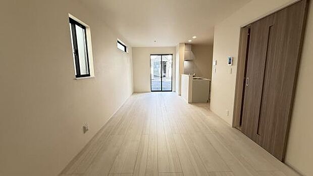 リビングダイニングになります。ご家族そろっての素敵な空間になりそうですね。