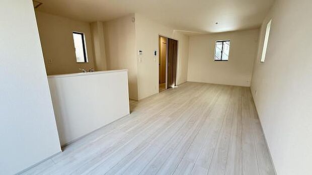 ご家族の温かい時間を演出するダイニングスペースです。