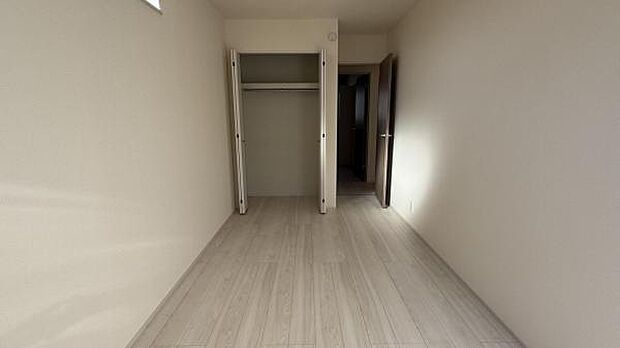 いつでもお部屋をスッキリお使い頂ける収納スペースを設置。