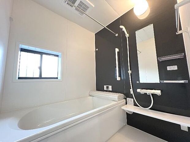 スタイリッシュな浴室で1日の疲れをゆったり癒されるのもいいですね。