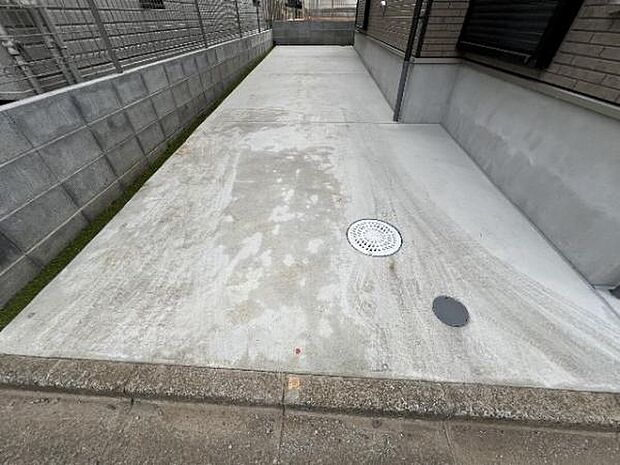 駐車場ももちろん完備しておりますのでお車所有の方にも心強いです。