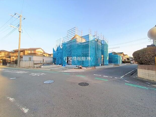 前面道路を含めた現地写真です。