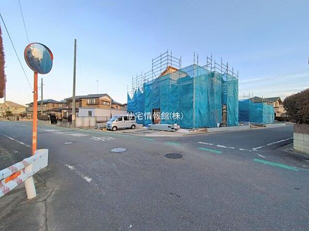 前面道路を含めた現地写真です。