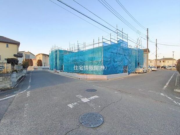 前面道路を含めた現地写真です。