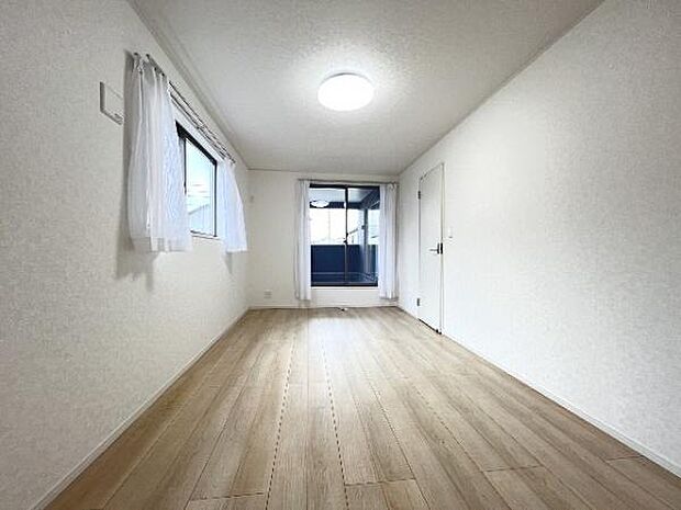 明るい広々とした主寝室でご家族ゆっくりお休みになれますね。