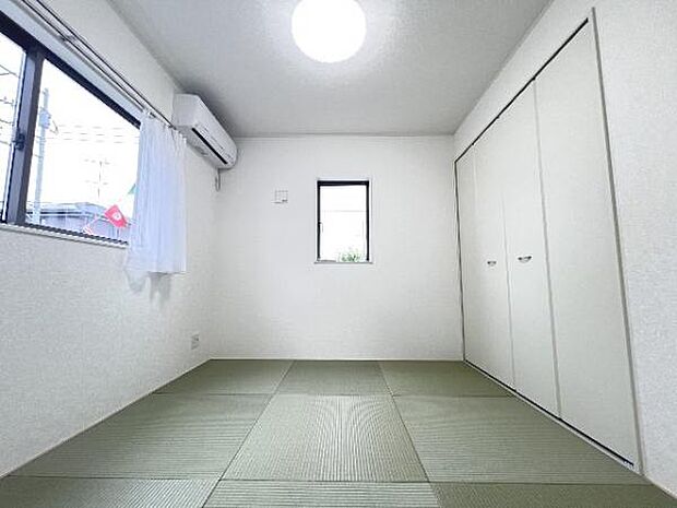 和室スペースです。畳のお部屋は寛げる空間ですね。