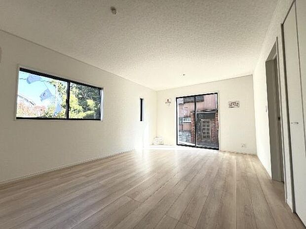 リビングダイニングになります。ご家族そろっての素敵な空間になりそうですね。