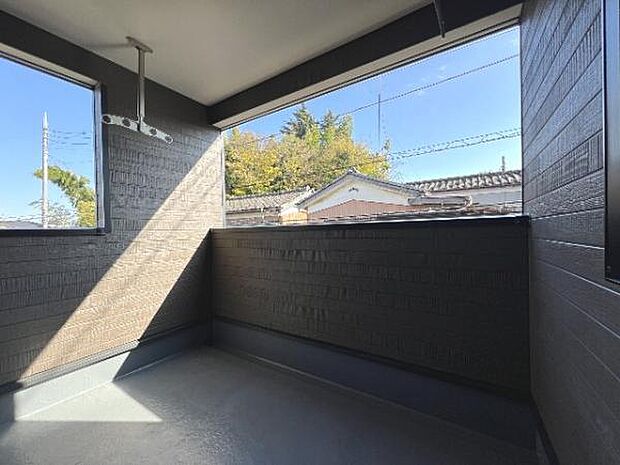 ルーフバルコニーは開放感があり、洗濯物を干すだけでなく、ご家族に合わせた楽しみ方ができますね。