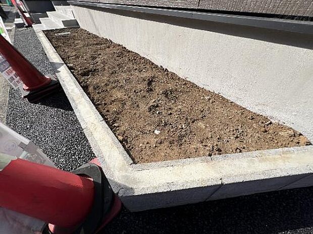 お庭スペースです。趣味やご家族団らんを楽しめそうですね。