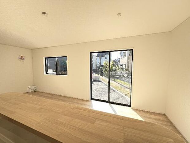 キッチンからリビングが見渡せ、お料理中もご家族の様子を見守れます