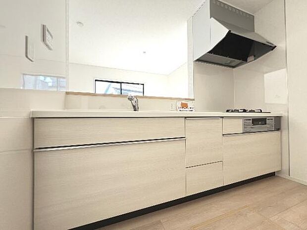 作業スペースが広く家事動線をゆったりと確保できるキッチンです。