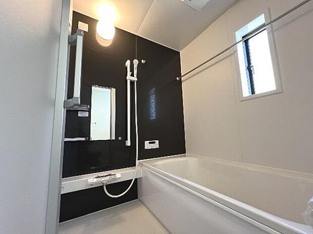 スタイリッシュな浴室で1日の疲れをゆったり癒されるのもいいですね。