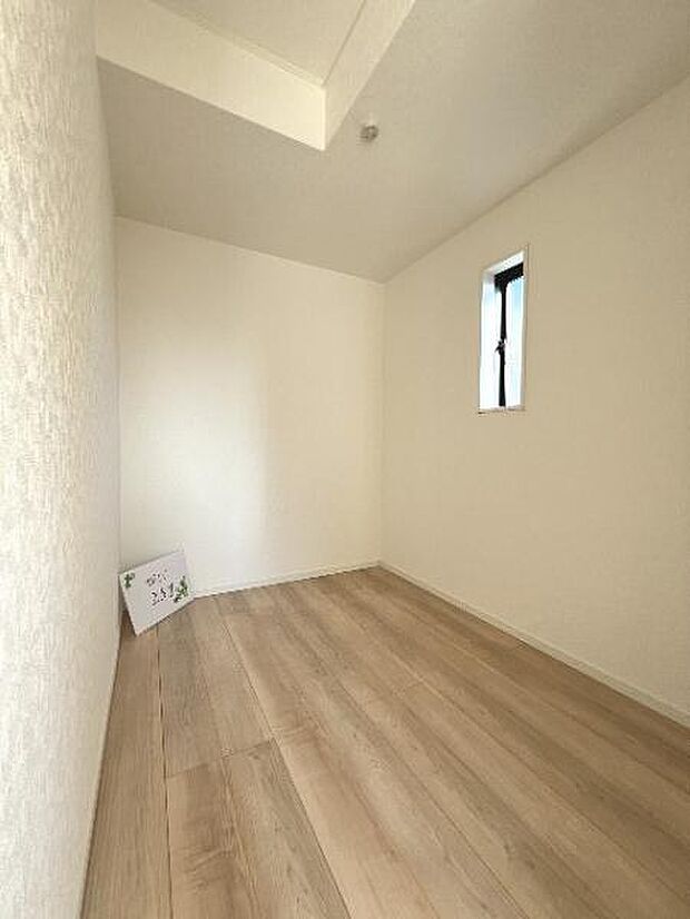 ウォークインクローゼットがあり収納スペースも豊富。季節物もスッキリ片付きそうです。