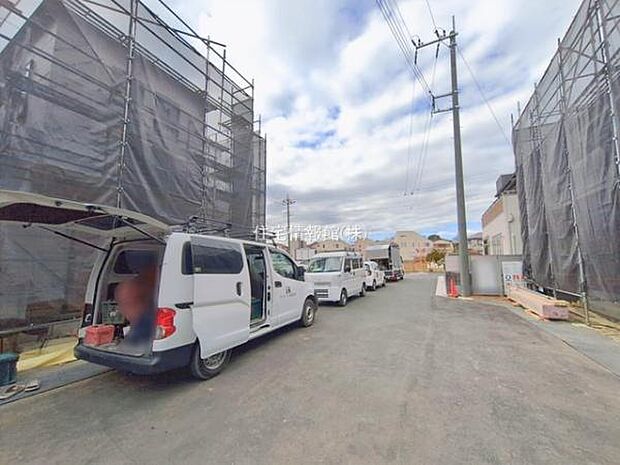 前面道路を含めた現地写真です。