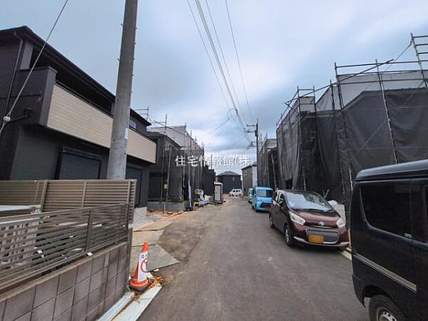 前面道路を含めた現地写真です。