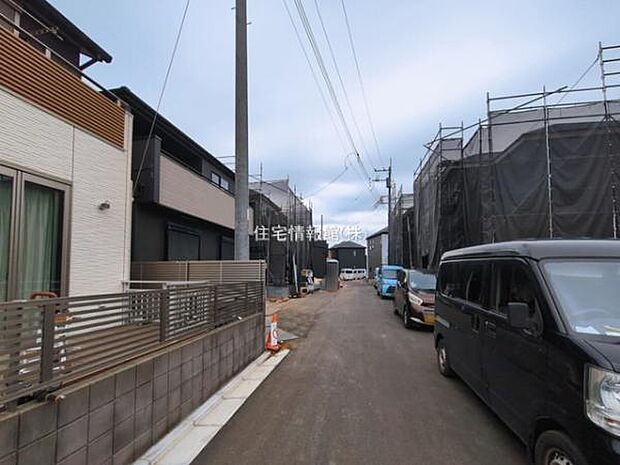 前面道路を含めた現地写真です。