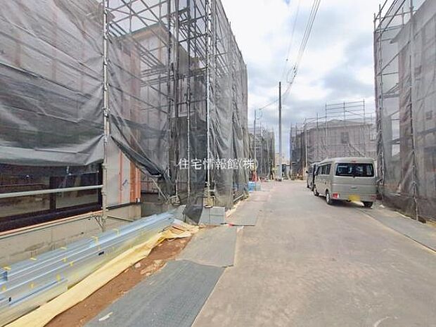 前面道路を含めた現地写真です。