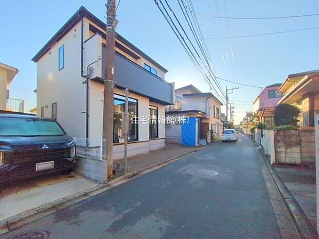 前面道路を含めた現地写真です。