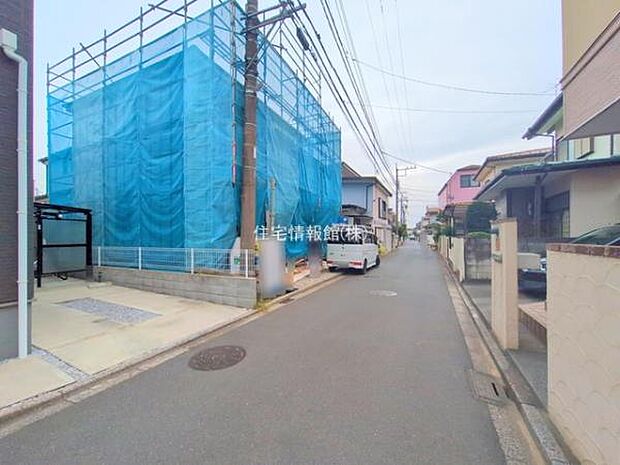 前面道路を含めた現地写真です。